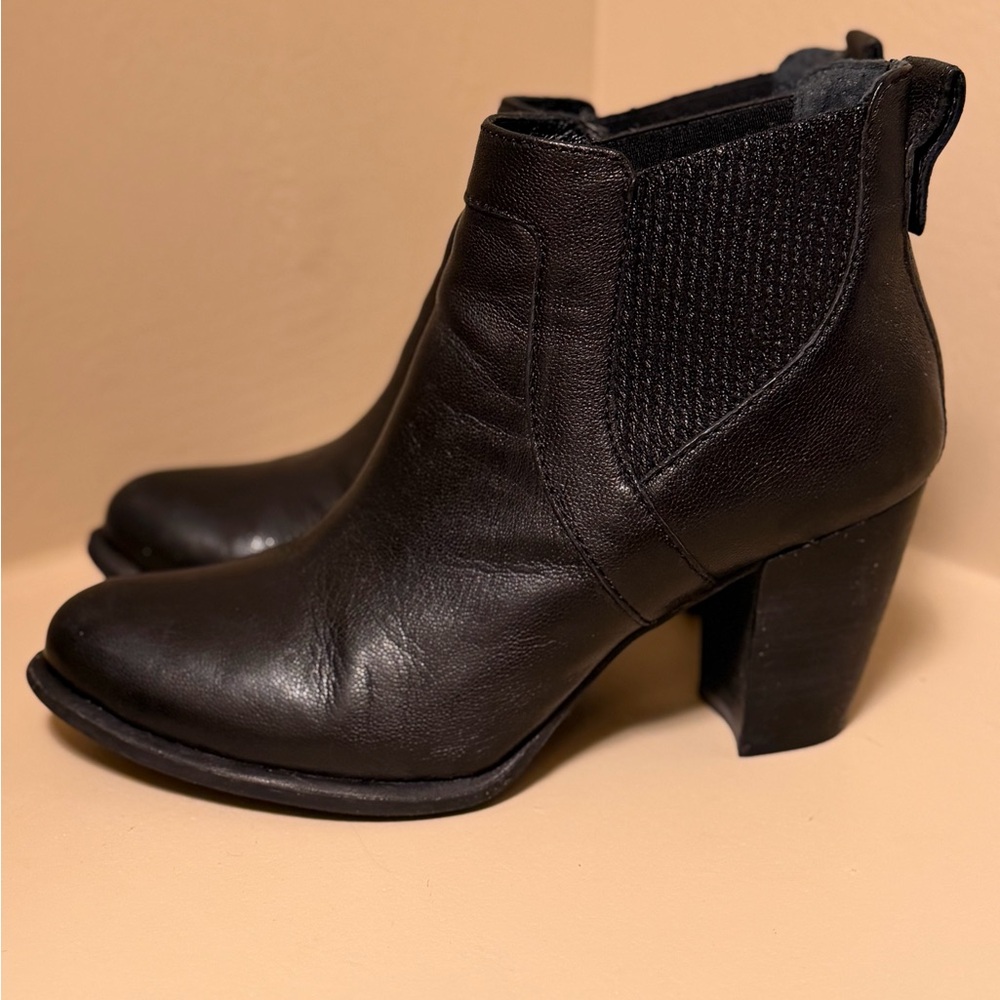 Ugg Black Genuine Leather Ankle Boots